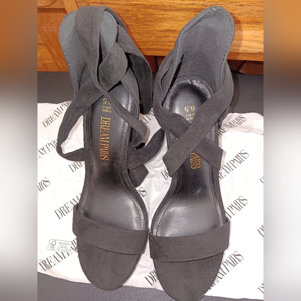 Dream Pairs Elegant Black Strappy Heels